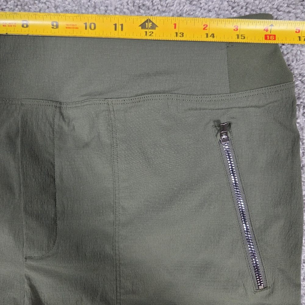 Athleta Olive Utility Shorts Stretch Athleisure Size 12 - Picture 4 of 9